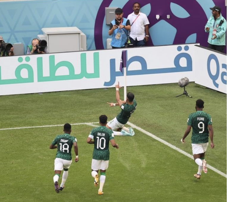 مهلًا يا تاريخ.. الأخضر يفوز على الأرجنتين بثنائية في كأس العالم